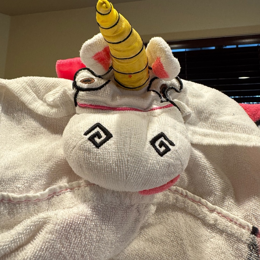 Despicable Me Fluffy Unicorn Kids twin sheet Set - fitted, flat, and pillowcase - Picture 8 of 10